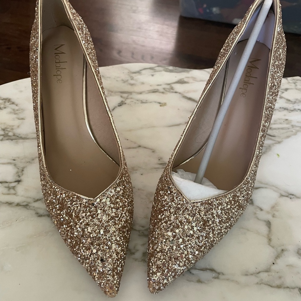 Modatope  gold Blingy heels NWOB 9.5